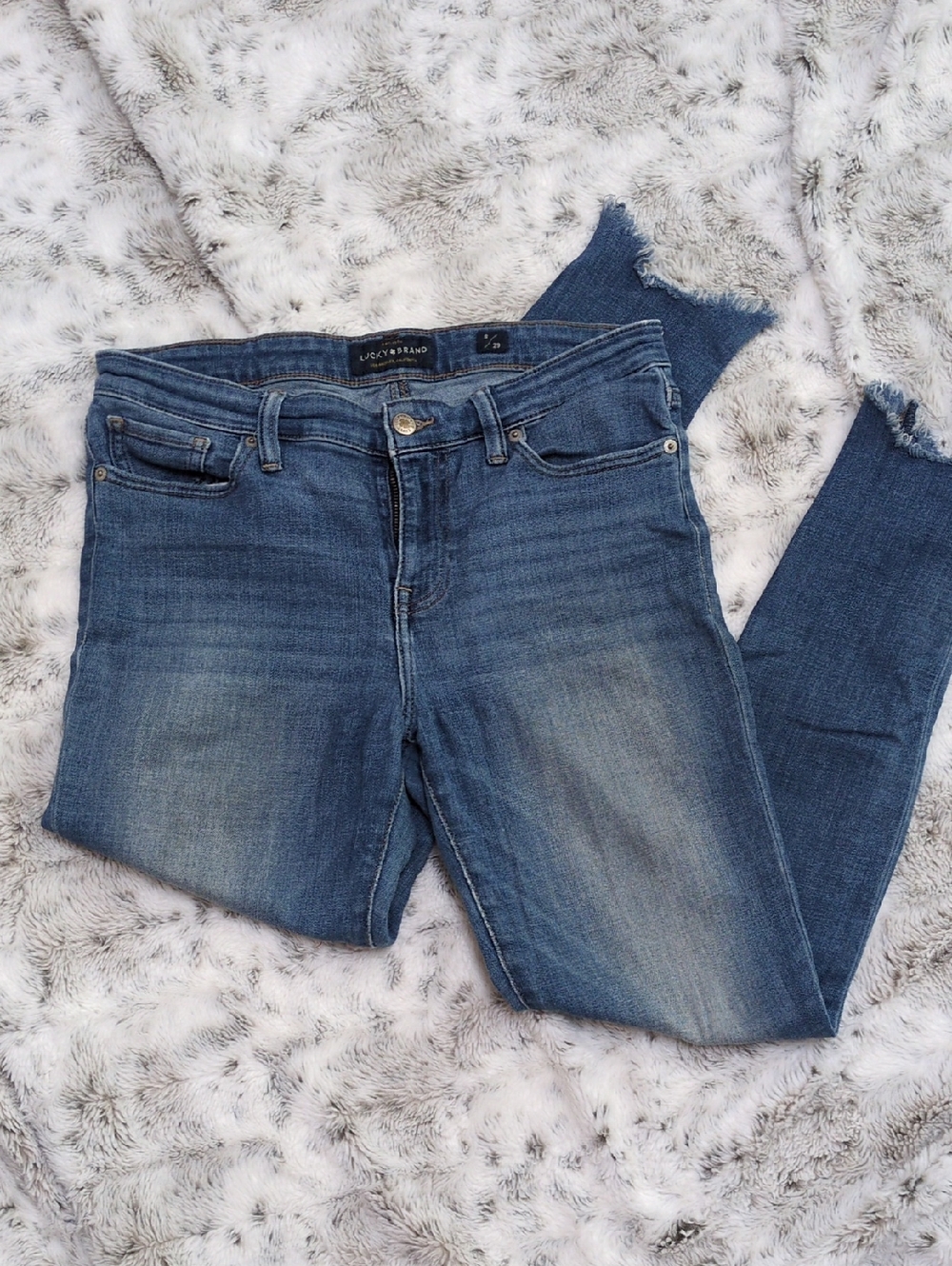 $5 MOVING SALE! Lucky Brand Skinny Jeans in Medium Blue Wash